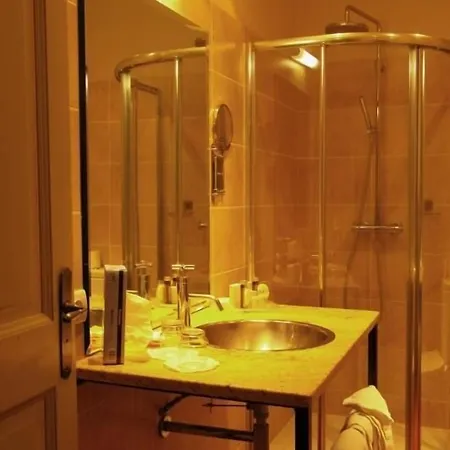 Et La Parenthese 3* Uzès